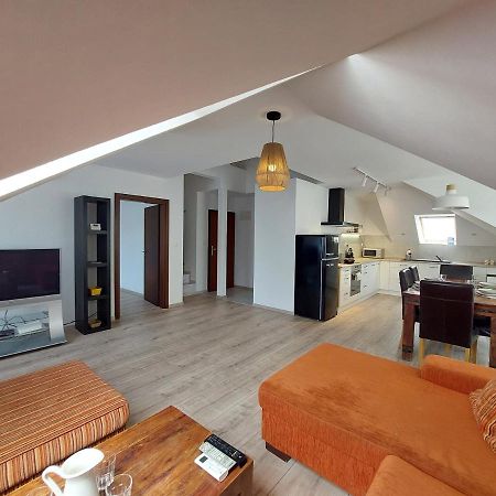 Utulny Apartman V Bratislava 4 Екстер'єр фото