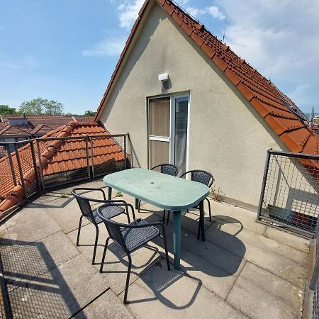 Utulny Apartman V Bratislava 4 Екстер'єр фото