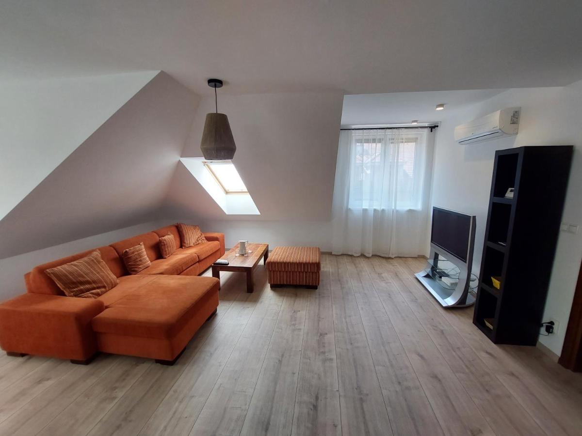 Utulny Apartman V Bratislava 4 Екстер'єр фото