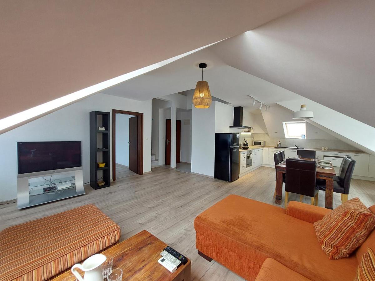 Utulny Apartman V Bratislava 4 Екстер'єр фото