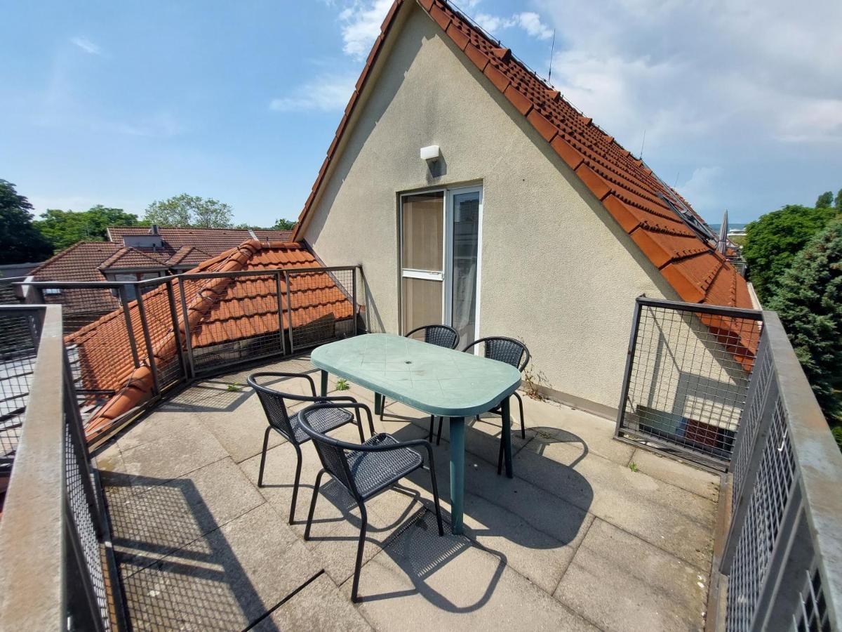 Utulny Apartman V Bratislava 4 Екстер'єр фото