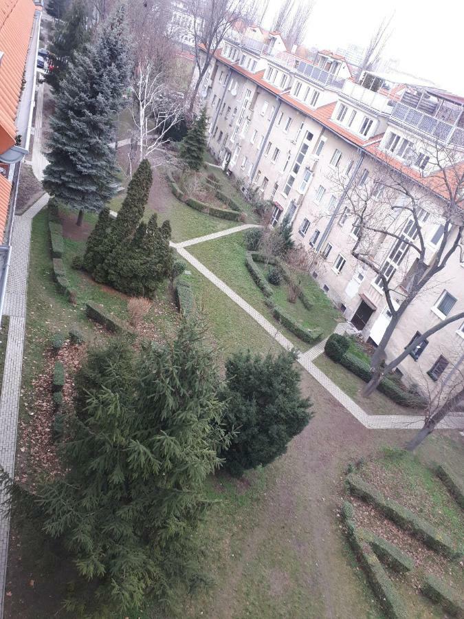 Utulny Apartman V Bratislava 4 Екстер'єр фото